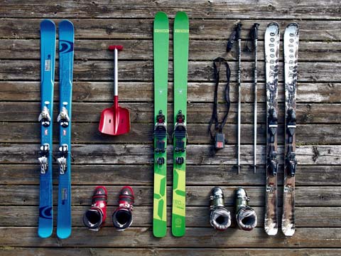 Wie lagere ich Ski und Snowboard sicher ein?